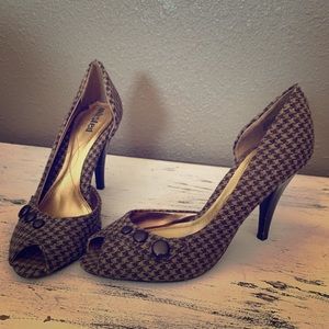Two tone brown houndstooth designer heels